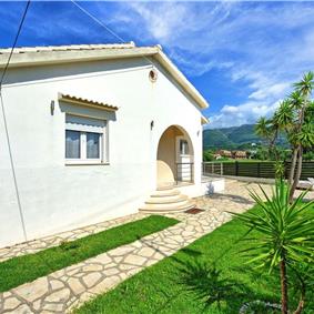 3 bedroom seaside villa with pool, Acharavi, sleeps 5